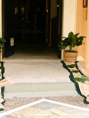 Στολισμός για βάφτιση σαν καινούργιο με πανιά, ψάθινα βάζα και λιονταράκι Lion King