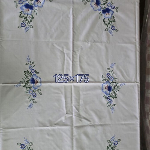 Tablecloth with checked details and embroidery new