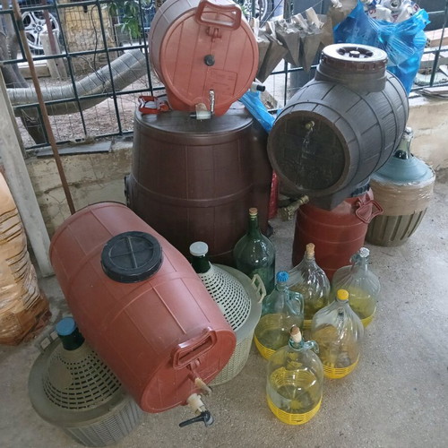 Barrels and demijohns used, sold separately