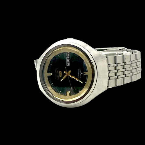 Seiko 5 automatic vintage wristwatch with 40mm stainless steel case