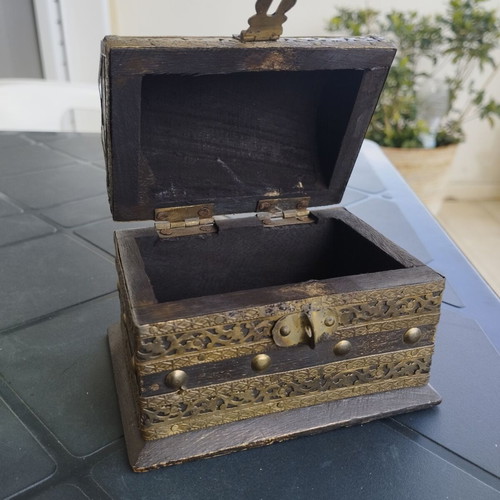 Wooden box like new with brass details handmade