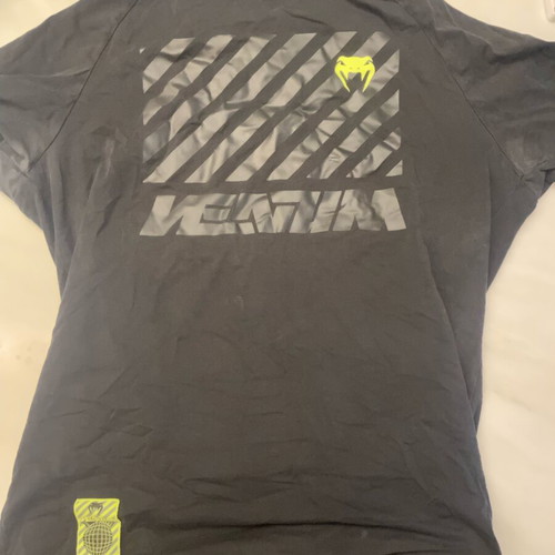 Venum t shirt like new, size M/L, black
