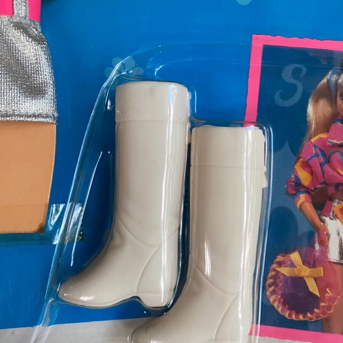 Hasbro Sindy Fashions Groovy Collection outfit with accessories 1991 new
