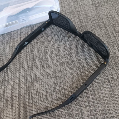 Bluetooth sunglasses with polarized lenses, new, black