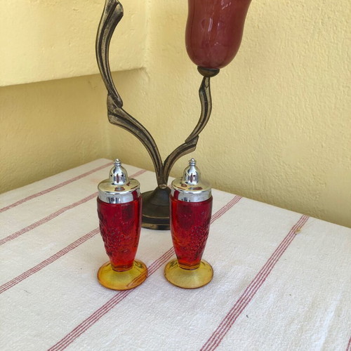 L.E Smit Grape Amberina salt and pepper set, vintage 1960s
