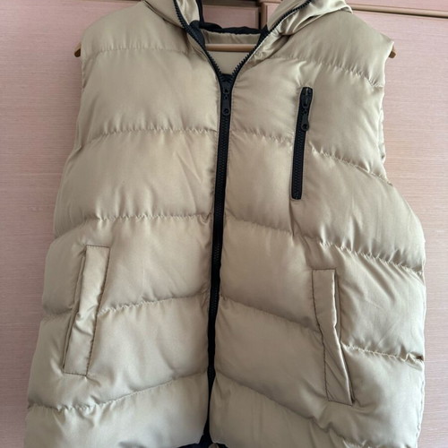 Beige sleeveless vest new without tag size M