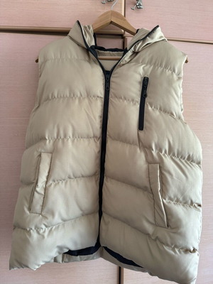 Beige sleeveless vest new without tag size M