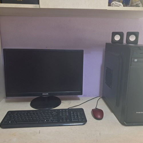 Desktop PC AMD Ryzen 3 3200G with 8GB RAM and 240GB SSD, like new