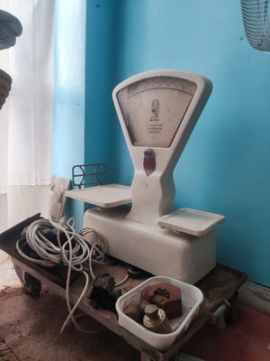 Vintage grocery store scale with weights