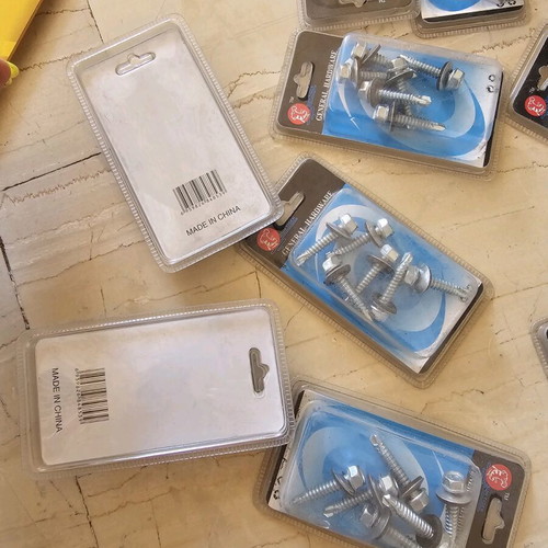 Various screws new, pack of 13 pieces