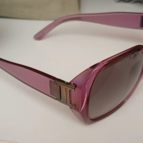 Burberry purple sunglasses like new in excellent condition