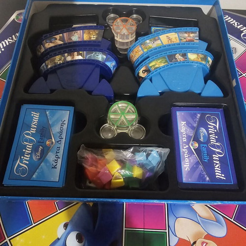 Trivial Pursuit Disney Family Edition board game used