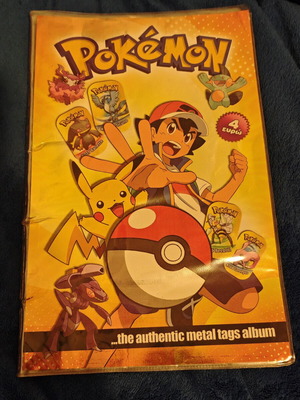 Άλμπουμ με αυθεντικές μεταλλικές ετικέτες Pokémon