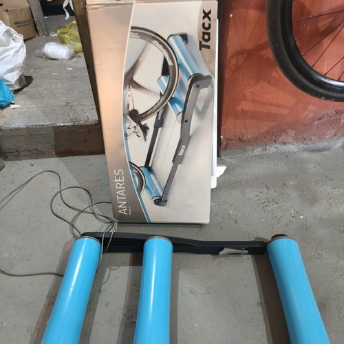 Tacx Antares bike trainer like new with new belt