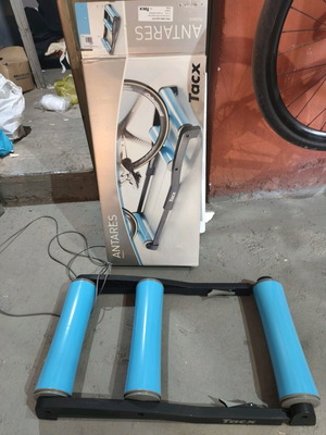 Tacx Antares bike trainer like new with new belt