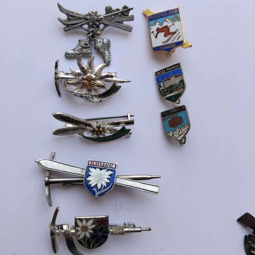 Vintage pins used, set of 8 pieces