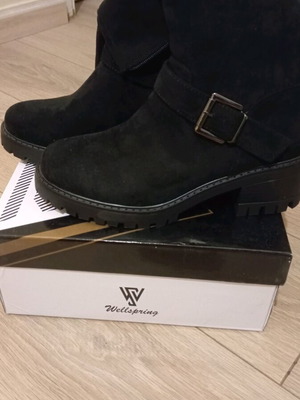 Black boots size 38 like new