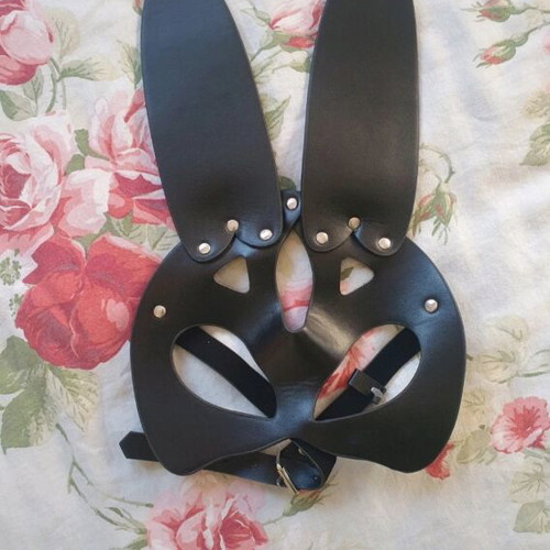 Leather type mask like new with adjustable strap