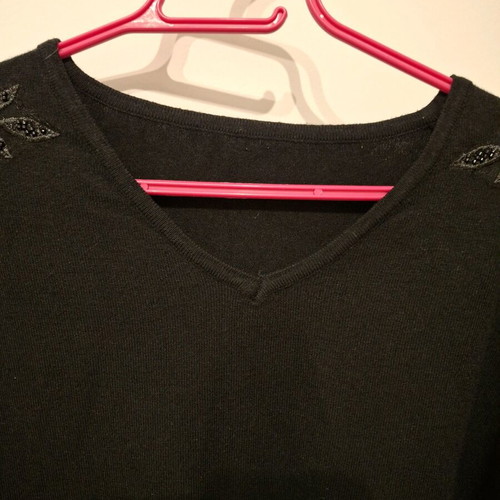 Knitted blouse wide with embroidery on sleeve like new