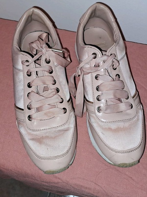 Παπούτσια γυναικεία αθλητικά μεταχειρισμένα Stradivarius νούμερο 40 ροζ