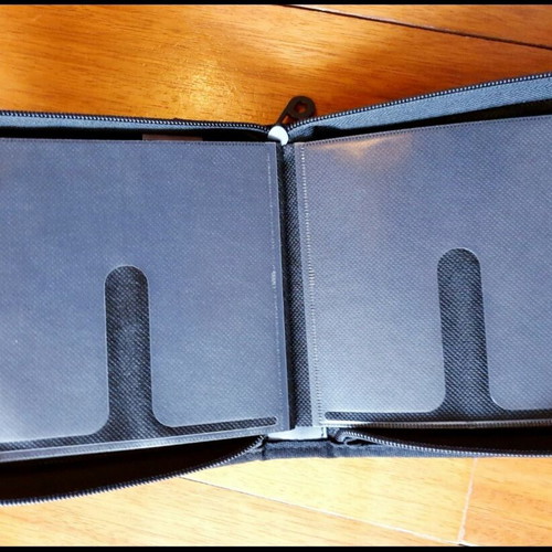 Avec fabric case for 24 CDs and DVDs like new