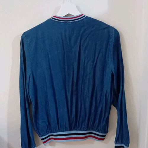 Denim jacket used with pearls, thin