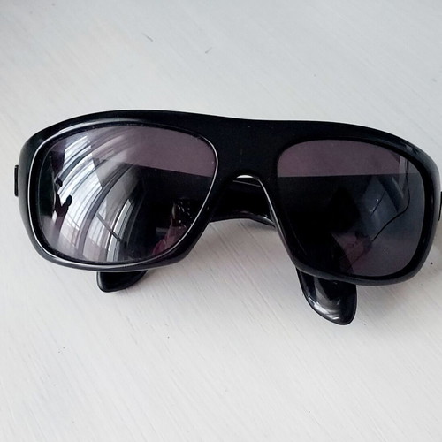 Gucci sunglasses unisex like new, black
