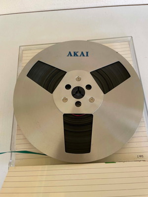 Μεταλλική αλουμινένια μπομπίνα AKAI 7" σαν καινούργια με προστατευτική θήκη