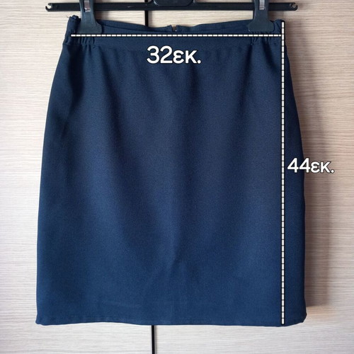 Parade skirt size 14 like new, blue, with lining and elastic waist