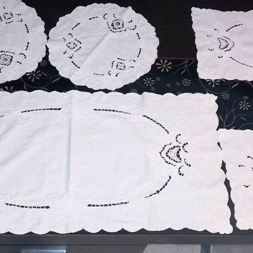 Cutwork table linen set like new, white