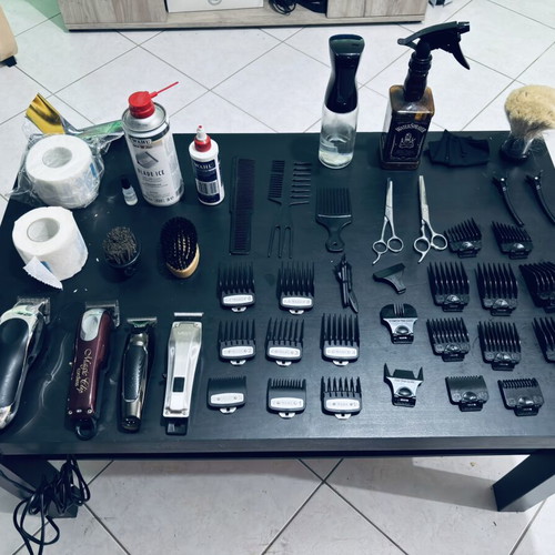 Wahl Professional Barber Set used, 4 clippers with full guide collection
