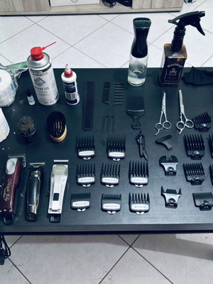 Wahl Professional Barber Set used, 4 clippers with full guide collection