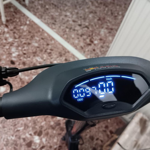 Electric Scooter Red Bull Race Teen 10" 350W like new