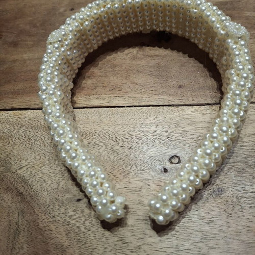 Chunky Pearl Headband like new, elegant wedding accessory