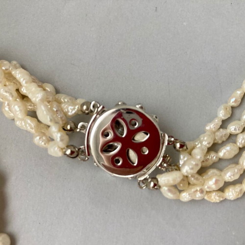 Vintage 1960s pearl set used, necklace and clip-on earrings