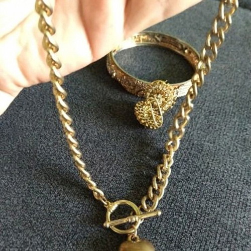 Jewelry set with stones in gold tone like new