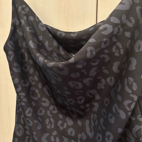 Decoro sleeveless T-shirt like new, black, one size