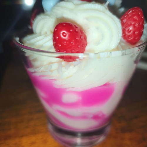 Aromatic candle with pina colada and strawberry scent