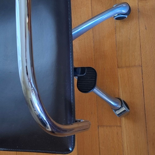 Enrico Pellizzoni office chair made of Italian leather like new