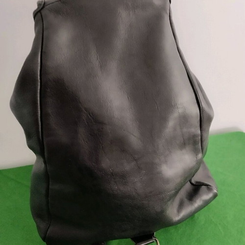 Leather shoulder bag black like new, large capacity