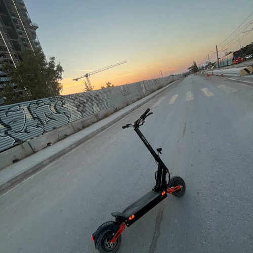 Joyor T10 electric scooter like new with 1000W motor and 50km range