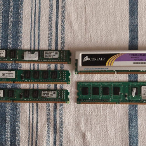 Kingston DDR3 RAM memory pack of 5 pieces 1 GB and 2 GB used