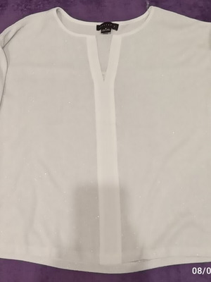Women's top like new, long-sleeve, white with silver thread, size M Sanctuary