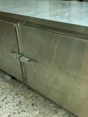 Professional workbench refrigerator used with hydro-cooler