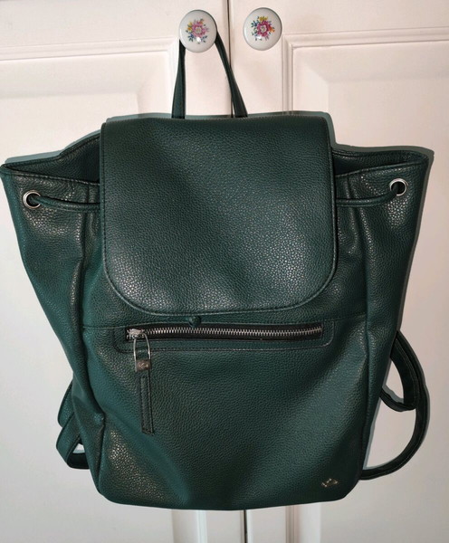 Backpack Carpisa πράσινο.Αχρησιμοποίητο.Χωρίς καρτελάκι.