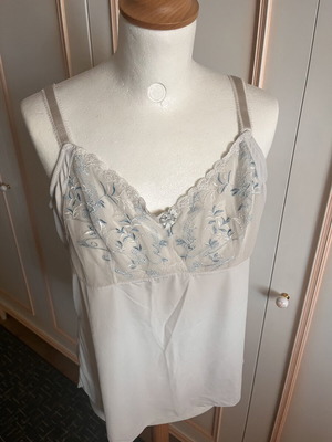 Sleepwear set like new, white