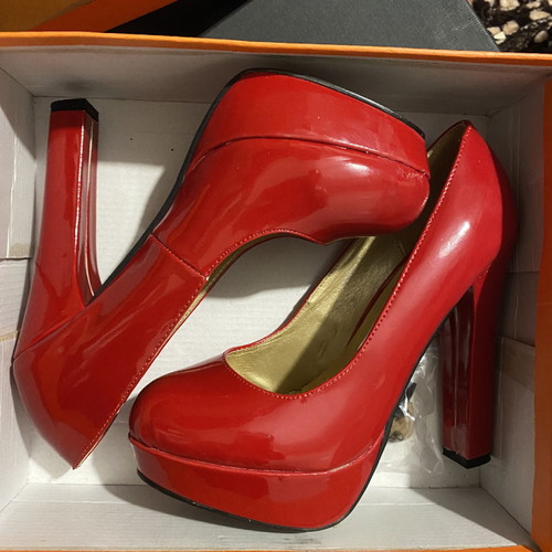 Red high heels like new, size 39