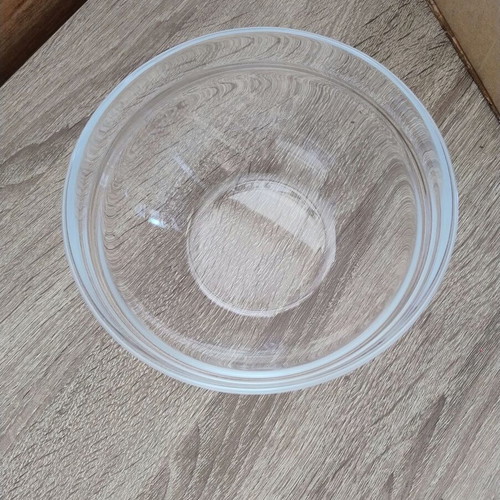 Glass multipurpose container like new, 17 cm diameter, 7.6 cm height