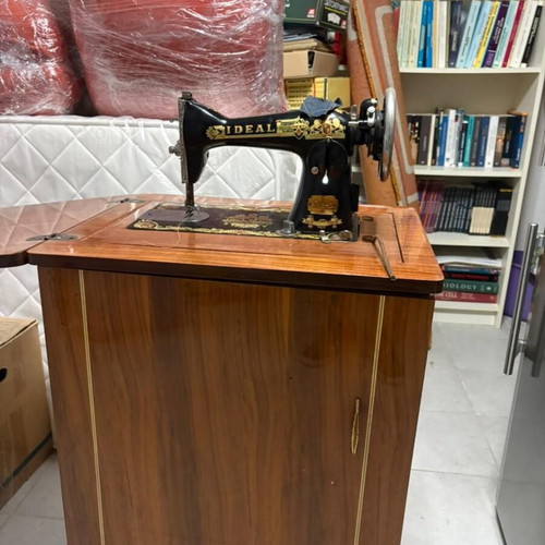Ideal sewing machine used with cabinet, Italian made