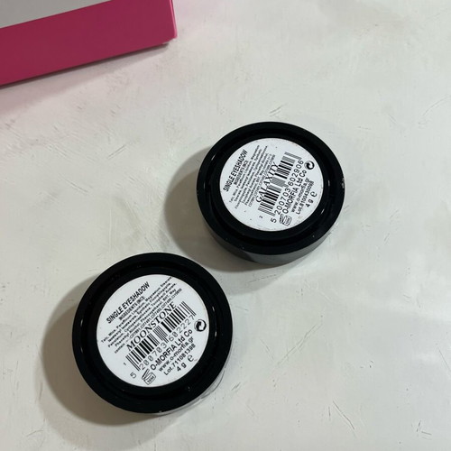 Set 2 Omorfia eyeshadows like new